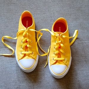 Yellow and white converse junior size 3